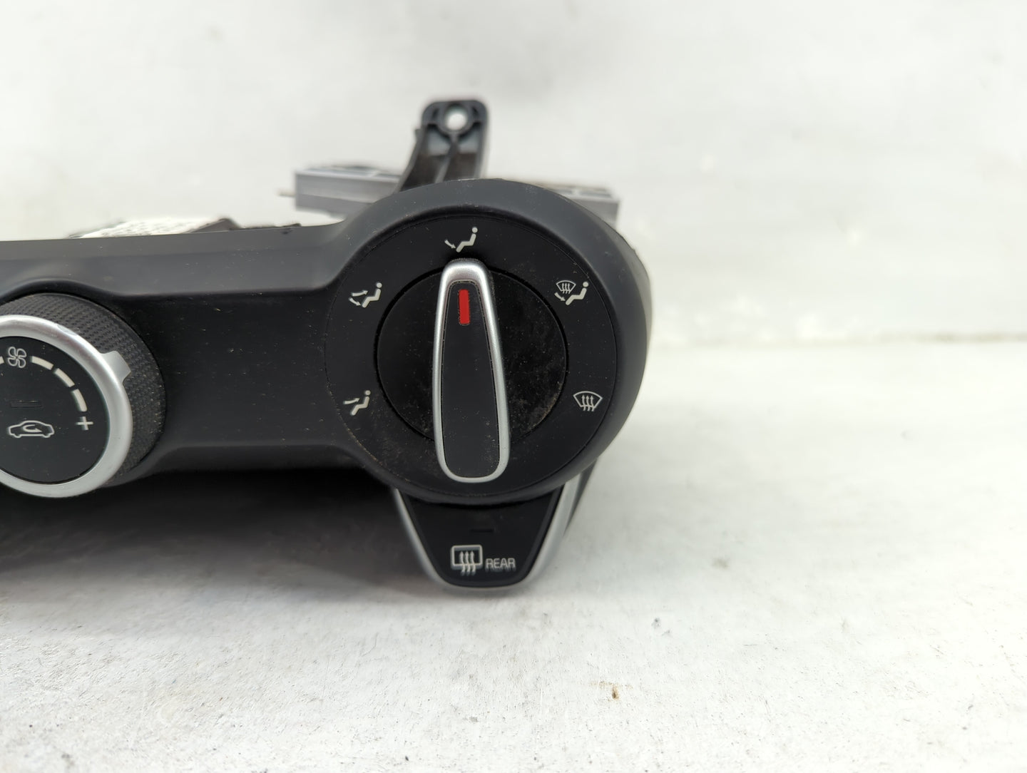 2018-2019 Kia Rio Climate Control Module Temperature AC/Heater Replacement P/N:97250H9020 Fits Fits 2018 2019 OEM Used Auto 