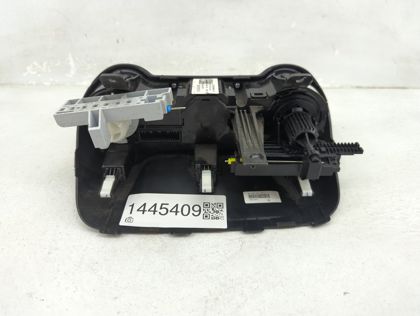 2018-2019 Kia Rio Climate Control Module Temperature AC/Heater Replacement P/N:97250H9020 Fits Fits 2018 2019 OEM Used Auto 