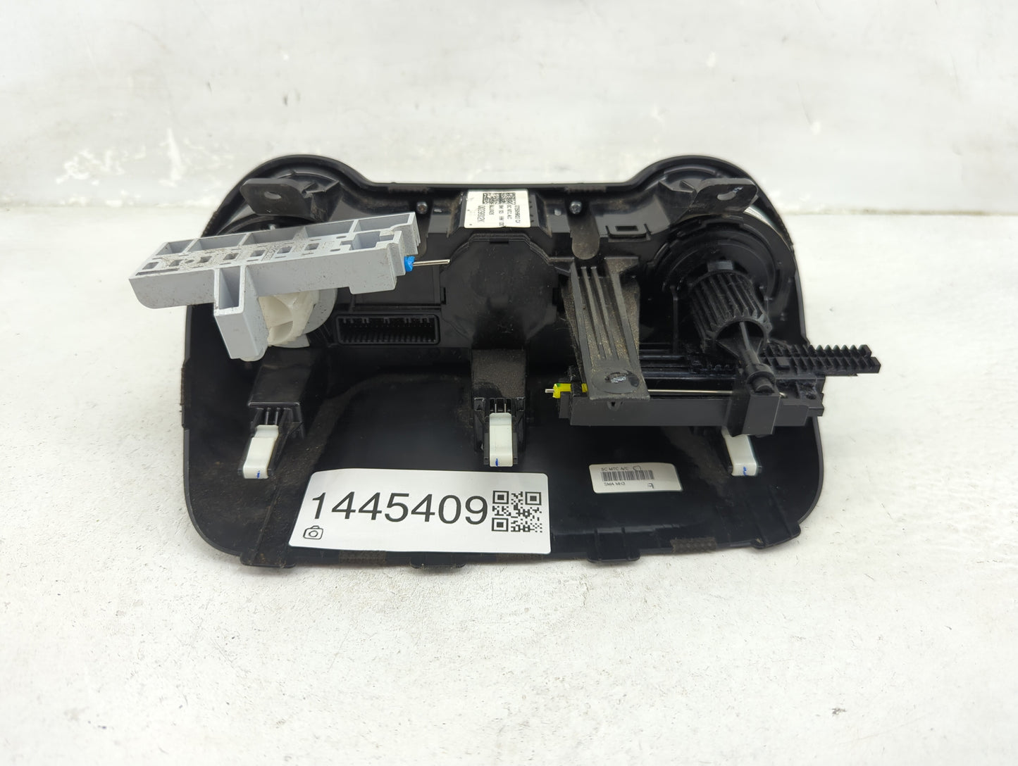 2018-2019 Kia Rio Climate Control Module Temperature AC/Heater Replacement P/N:97250H9020 Fits Fits 2018 2019 OEM Used Auto 