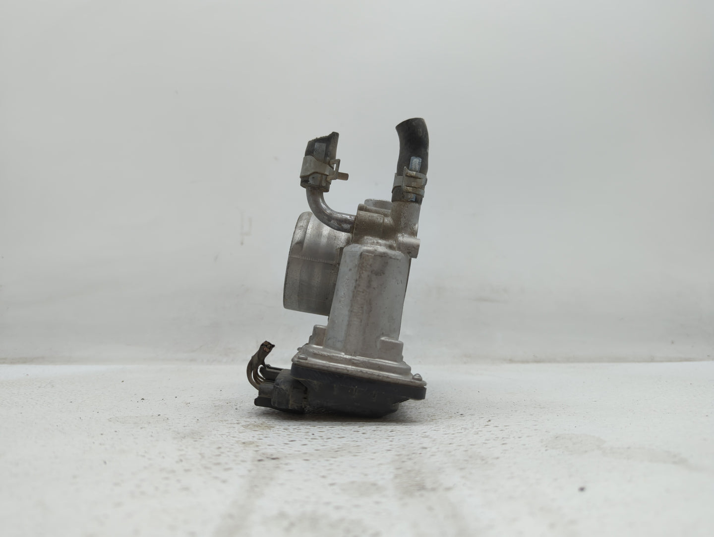 2012-2019 Kia Rio Throttle Body P/N:35100-2B300 Fits Fits 2012 2013 2014 2015 2016 2017 2018 2019 OEM Used Auto Parts - Oemu