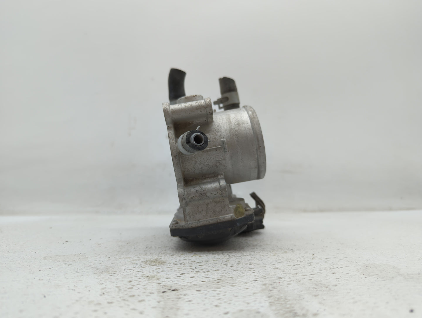 2012-2019 Kia Rio Throttle Body P/N:35100-2B300 Fits Fits 2012 2013 2014 2015 2016 2017 2018 2019 OEM Used Auto Parts - Oemu