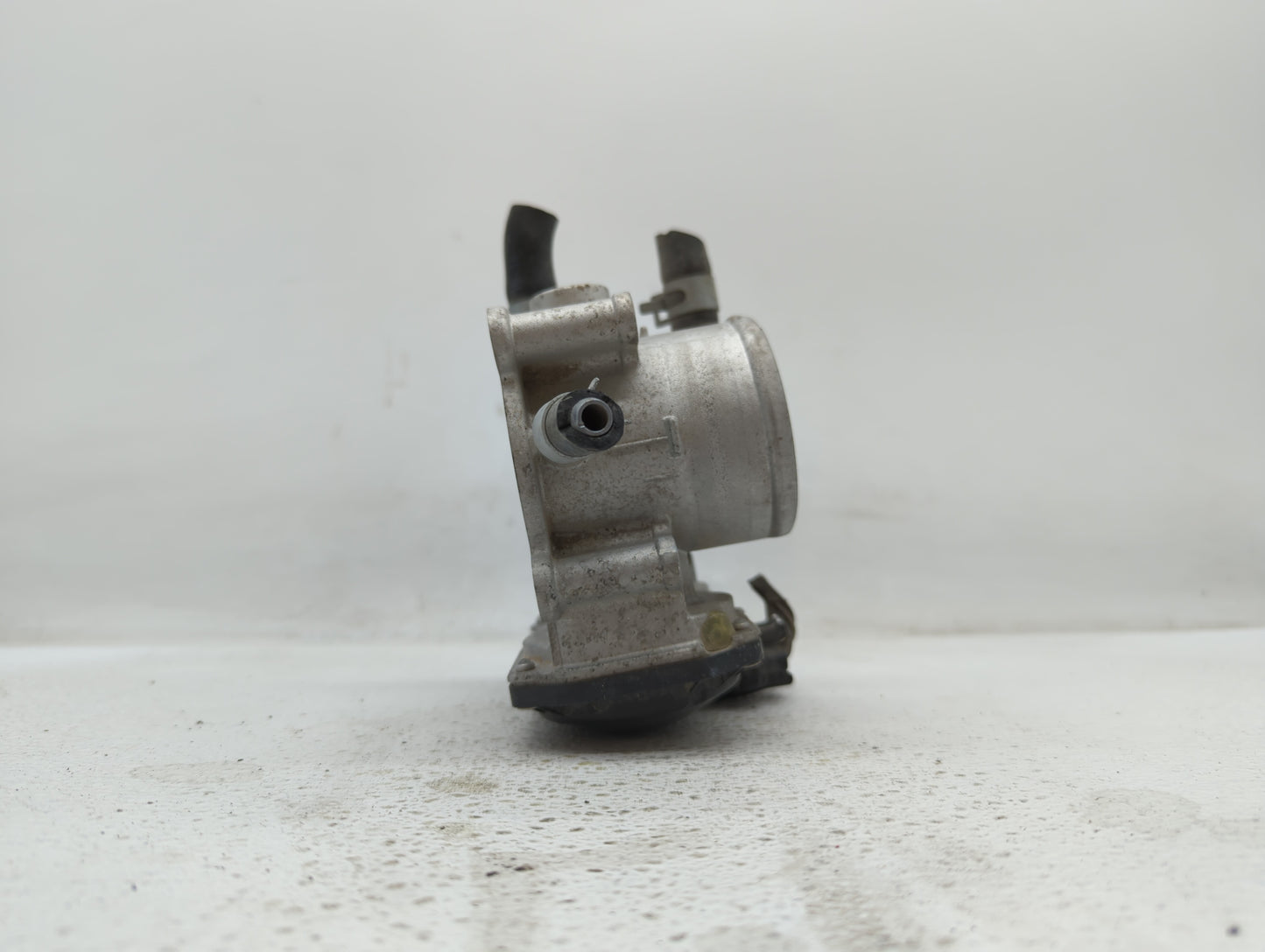 2012-2019 Kia Rio Throttle Body P/N:35100-2B300 Fits Fits 2012 2013 2014 2015 2016 2017 2018 2019 OEM Used Auto Parts - Oemu