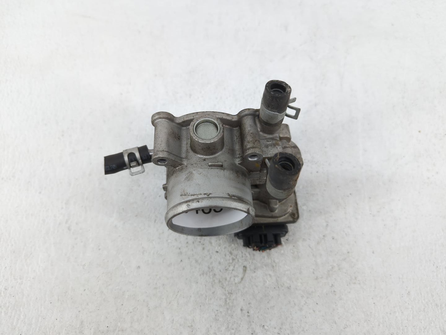 2012-2019 Kia Rio Throttle Body P/N:35100-2B300 Fits Fits 2012 2013 2014 2015 2016 2017 2018 2019 OEM Used Auto Parts - Oemu