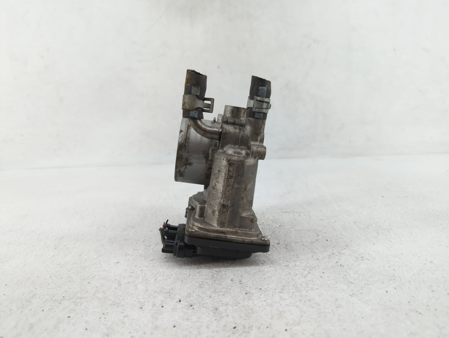 2012-2019 Kia Rio Throttle Body P/N:35100-2B300 Fits Fits 2012 2013 2014 2015 2016 2017 2018 2019 OEM Used Auto Parts - Oemu