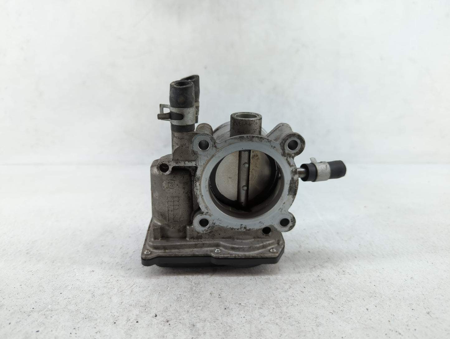 2012-2019 Kia Rio Throttle Body P/N:35100-2B300 Fits Fits 2012 2013 2014 2015 2016 2017 2018 2019 OEM Used Auto Parts - Oemu
