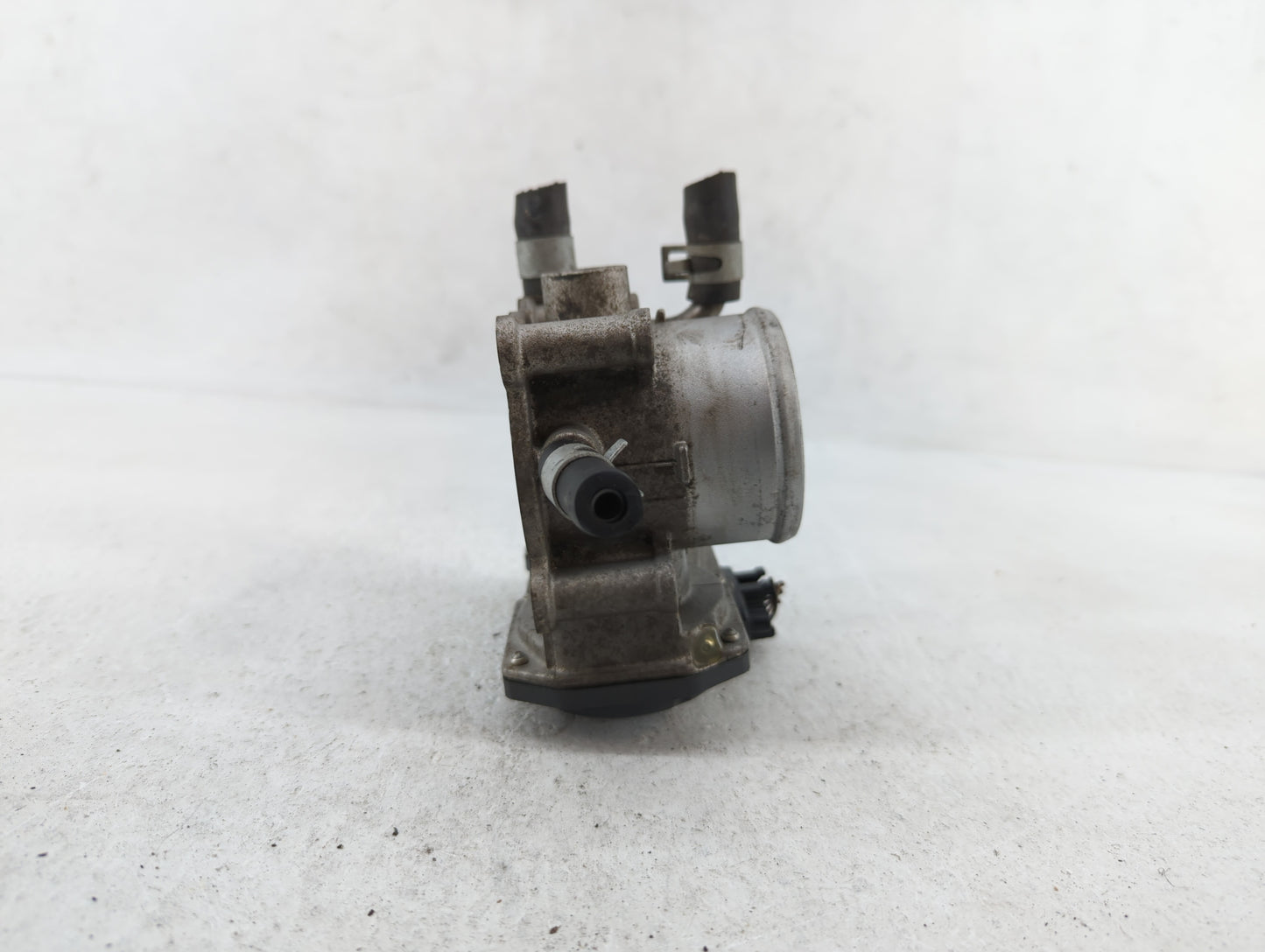 2012-2019 Kia Rio Throttle Body P/N:35100-2B300 Fits Fits 2012 2013 2014 2015 2016 2017 2018 2019 OEM Used Auto Parts - Oemu