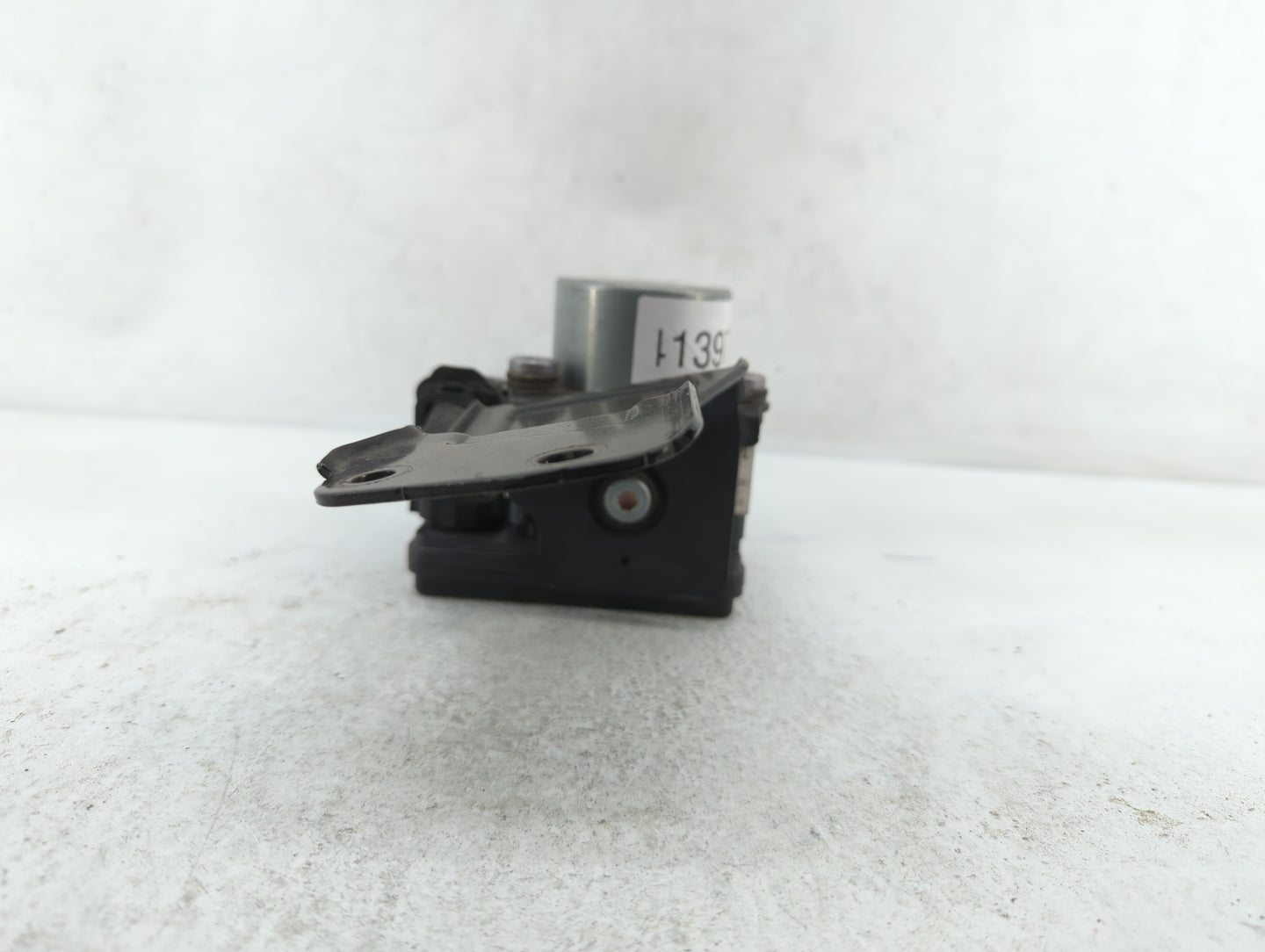 2018-2019 Kia Rio ABS Pump Control Module Replacement P/N:58920-1M640 58920-H9220 Fits Fits 2018 2019 OEM Used Auto Parts - 