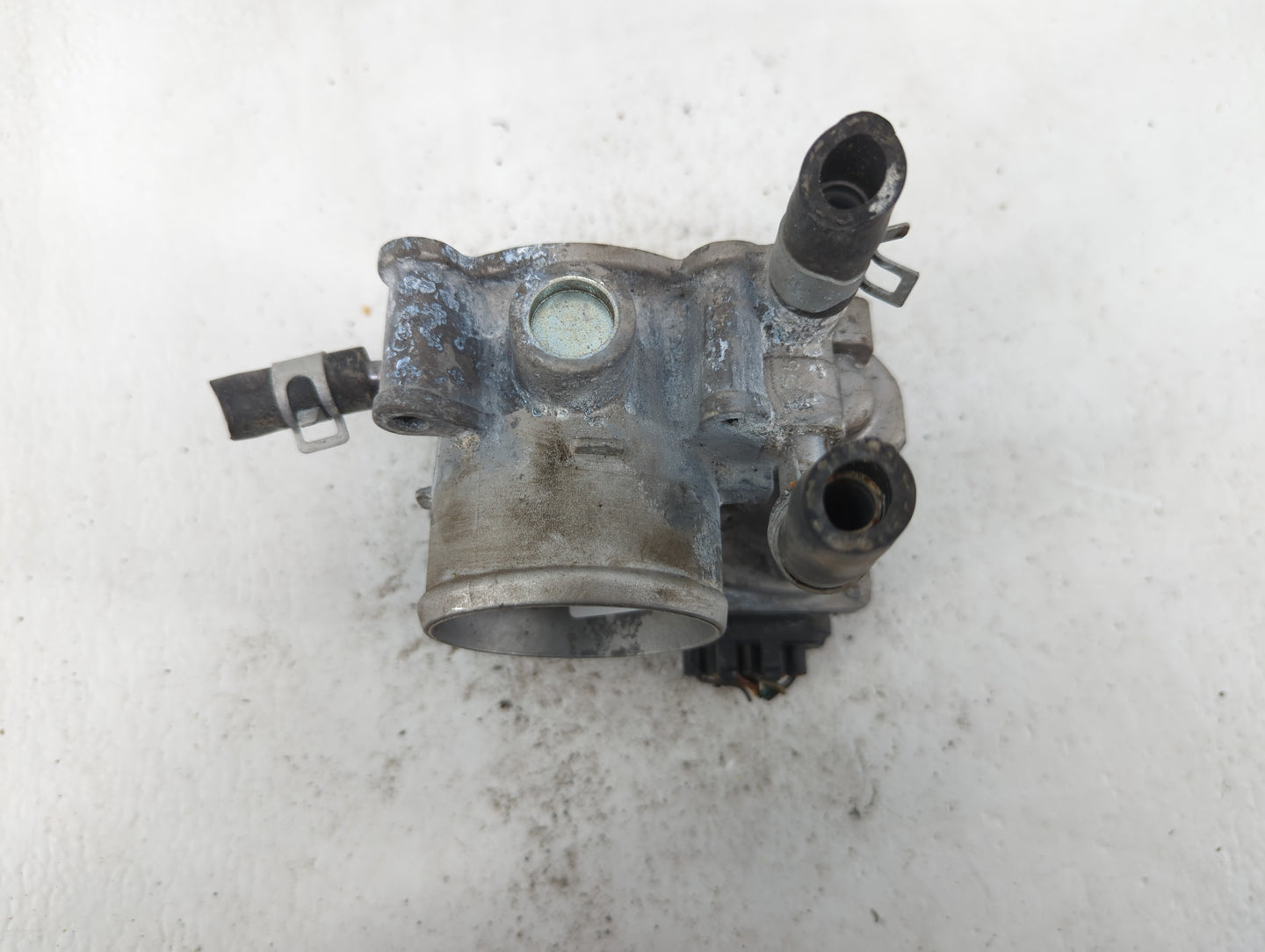 2012-2019 Kia Rio Throttle Body P/N:35100-2B300 Fits Fits 2012 2013 2014 2015 2016 2017 2018 2019 OEM Used Auto Parts - Oemu