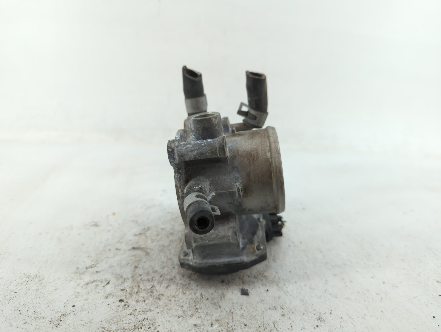 2012-2019 Kia Rio Throttle Body P/N:35100-2B300 Fits Fits 2012 2013 2014 2015 2016 2017 2018 2019 OEM Used Auto Parts - Oemu