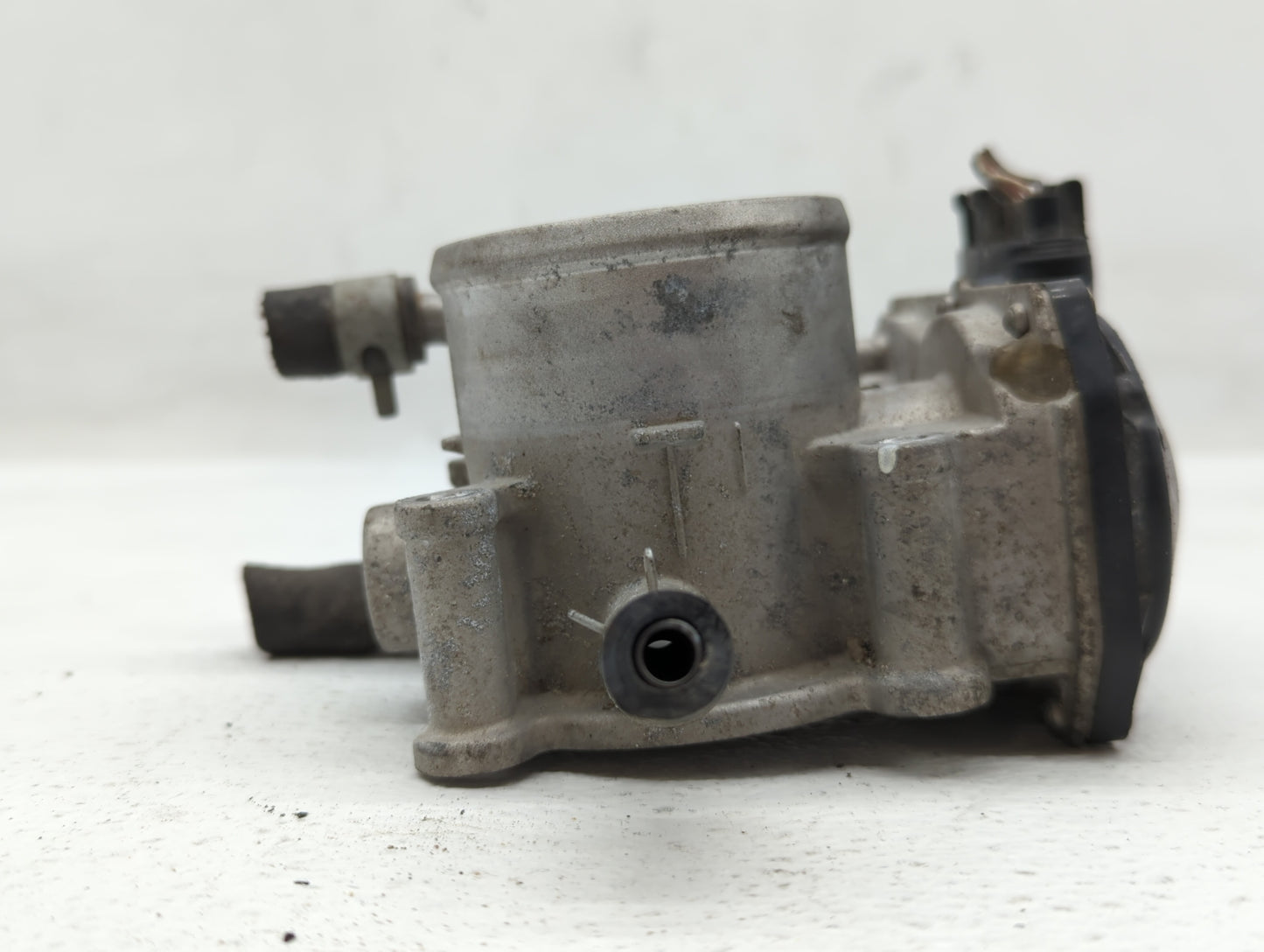 2012-2019 Kia Rio Throttle Body P/N:35100-2B300 Fits Fits 2012 2013 2014 2015 2016 2017 2018 2019 OEM Used Auto Parts - Oemu