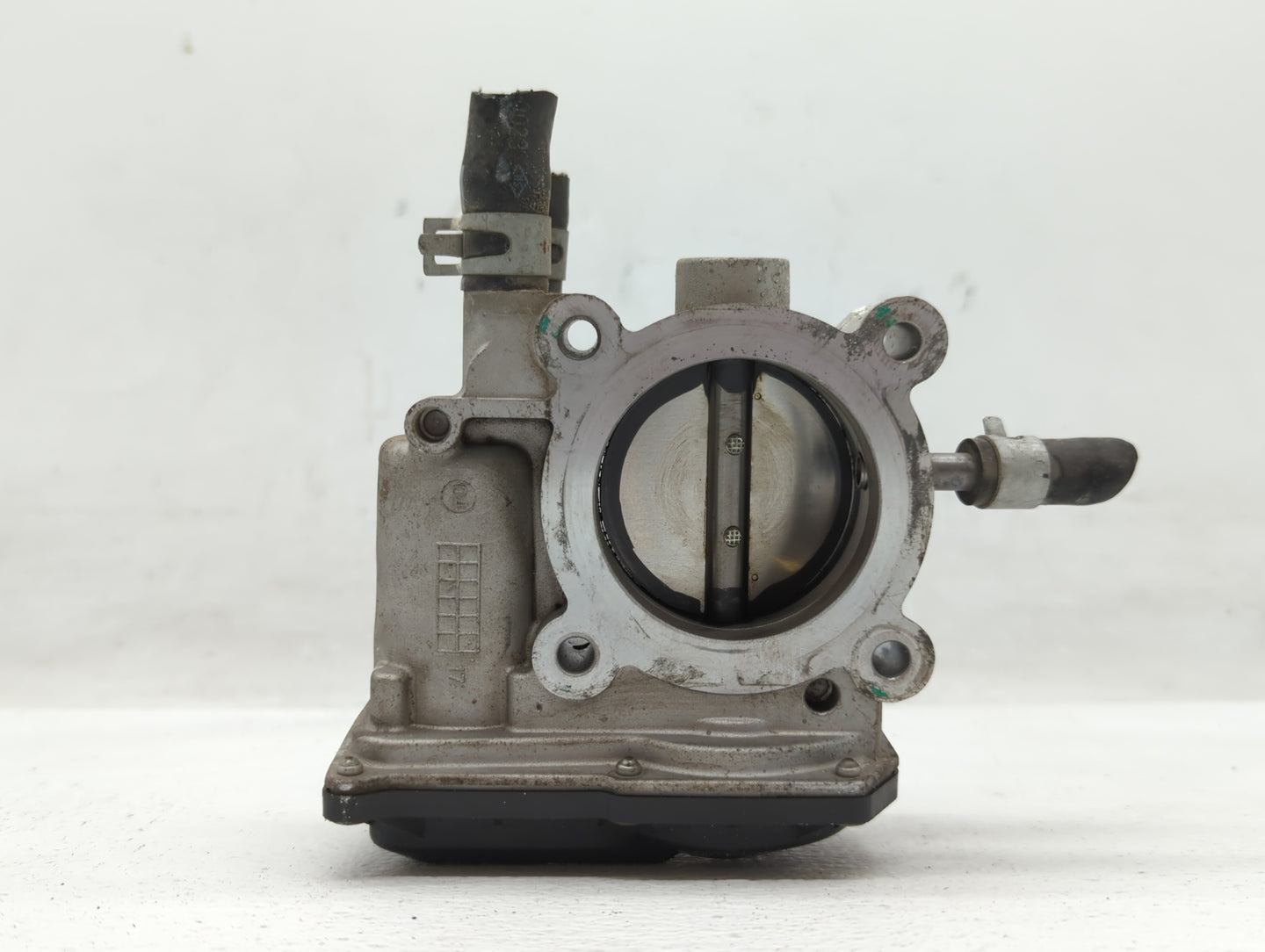 2012-2019 Kia Rio Throttle Body P/N:35100-2B300 Fits Fits 2012 2013 2014 2015 2016 2017 2018 2019 OEM Used Auto Parts - Oemu
