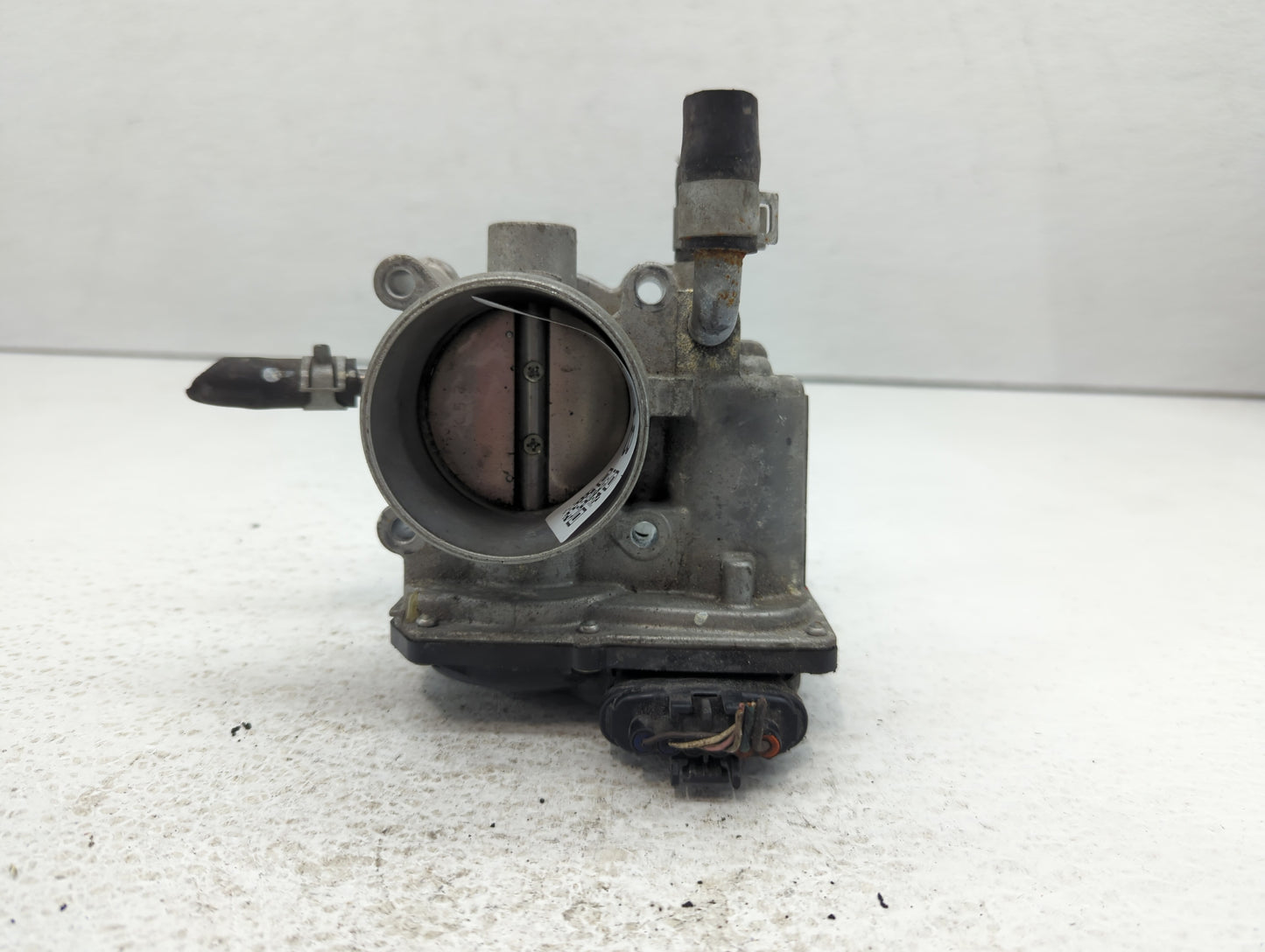 2012-2019 Kia Rio Throttle Body P/N:35100-2B300 Fits Fits 2012 2013 2014 2015 2016 2017 2018 2019 OEM Used Auto Parts - Oemu
