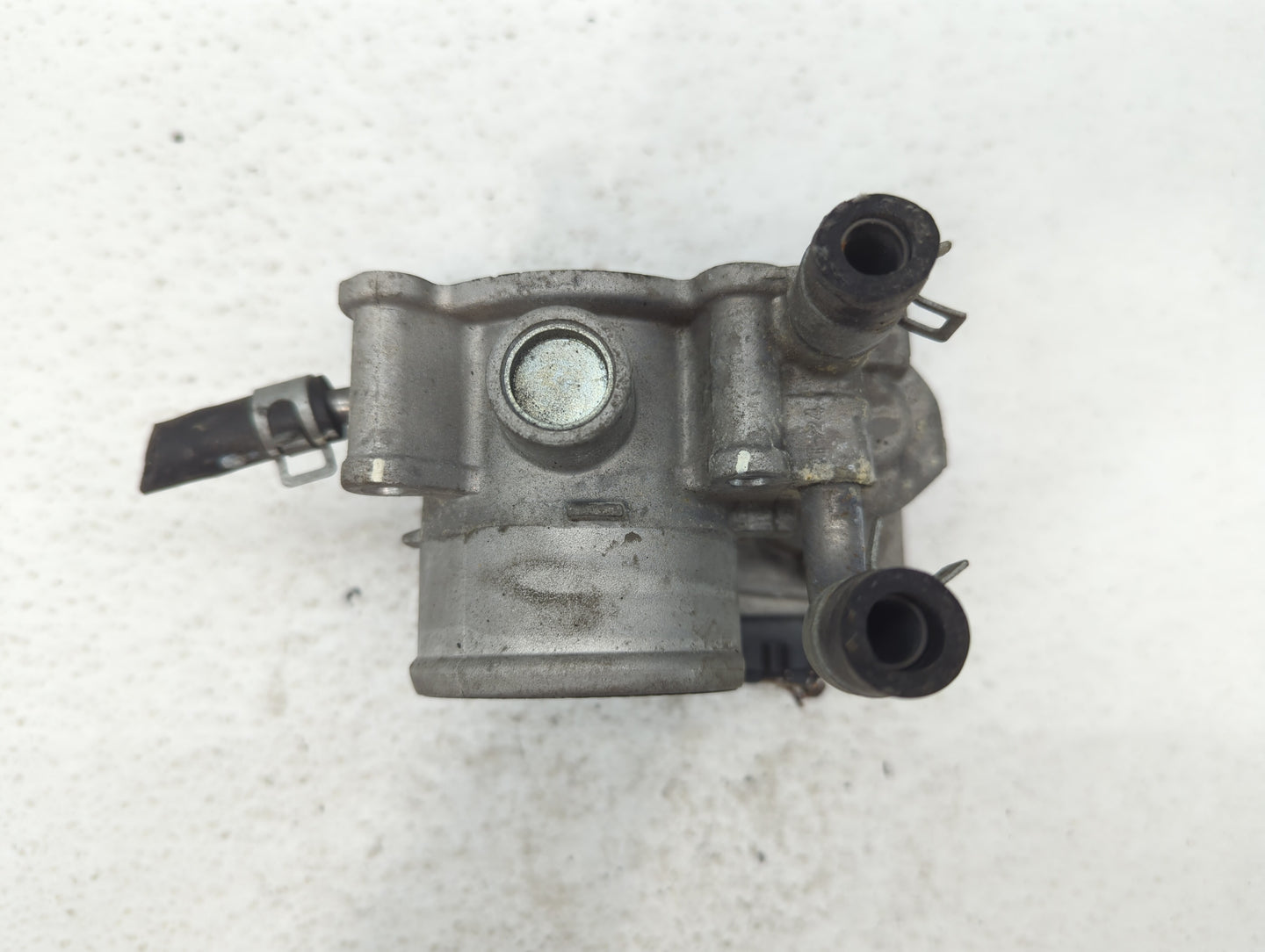2012-2019 Kia Rio Throttle Body P/N:35100-2B300 Fits Fits 2012 2013 2014 2015 2016 2017 2018 2019 OEM Used Auto Parts - Oemu
