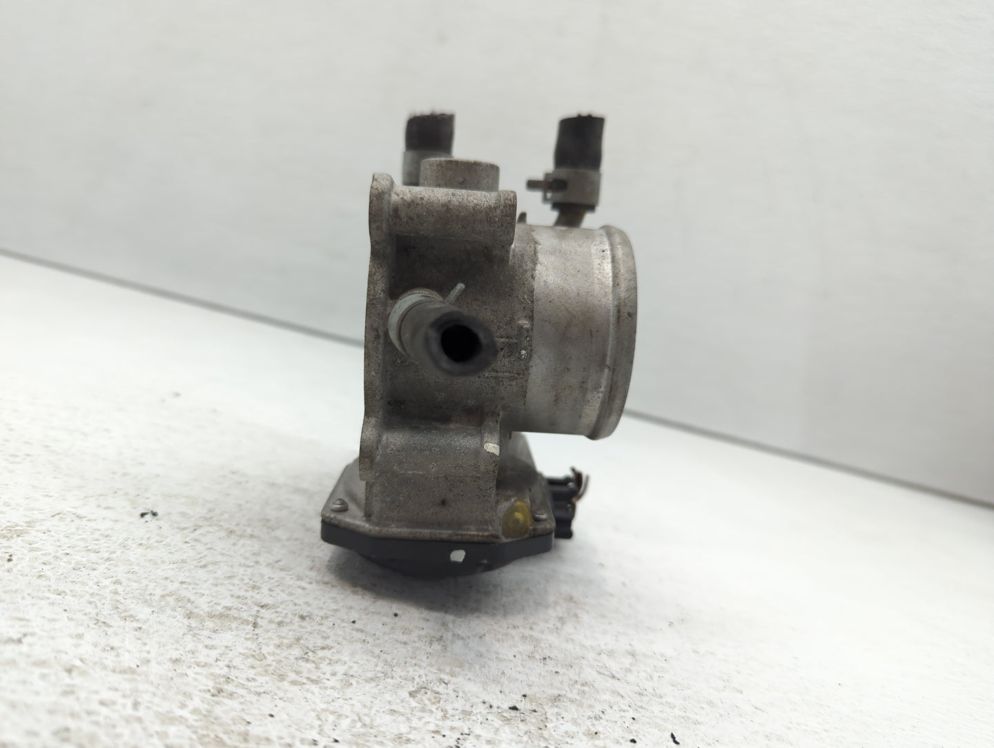 2012-2019 Kia Rio Throttle Body P/N:35100-2B300 Fits Fits 2012 2013 2014 2015 2016 2017 2018 2019 OEM Used Auto Parts - Oemu