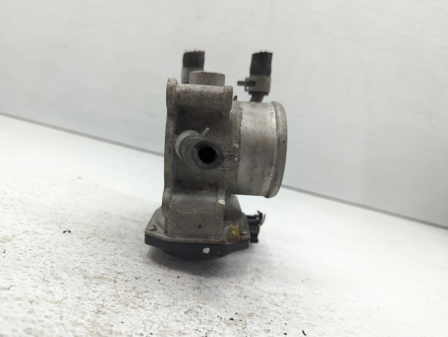 2012-2019 Kia Rio Throttle Body P/N:35100-2B300 Fits Fits 2012 2013 2014 2015 2016 2017 2018 2019 OEM Used Auto Parts - Oemu