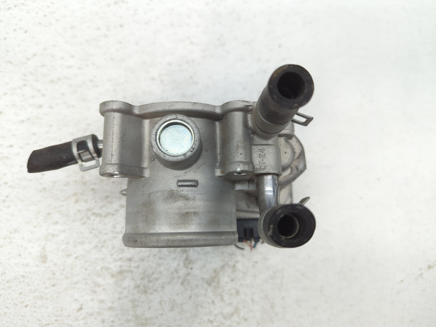 2012-2019 Kia Rio Throttle Body P/N:35100-2B300 Fits Fits 2012 2013 2014 2015 2016 2017 2018 2019 OEM Used Auto Parts - Oemu