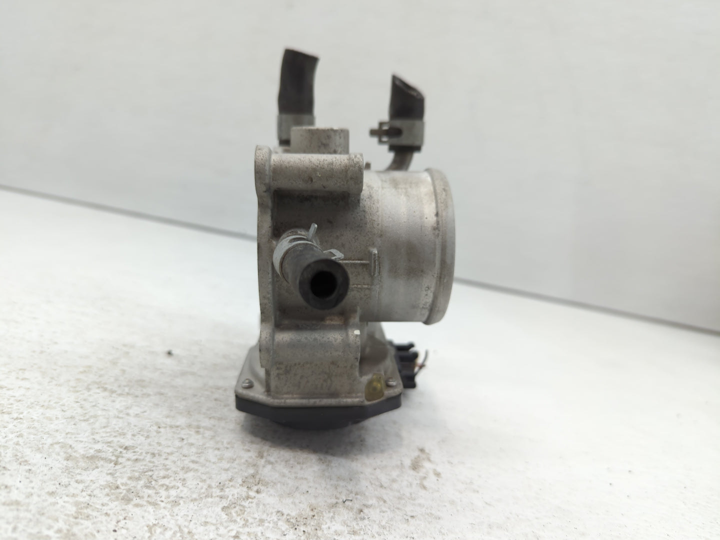 2012-2019 Kia Rio Throttle Body P/N:35100-2B300 Fits Fits 2012 2013 2014 2015 2016 2017 2018 2019 OEM Used Auto Parts - Oemu