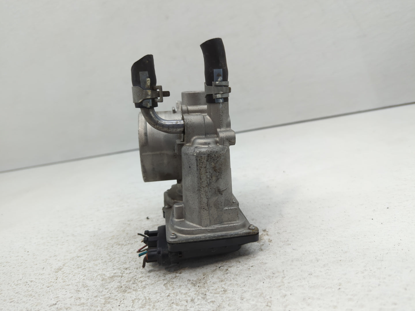 2012-2019 Kia Rio Throttle Body P/N:35100-2B300 Fits Fits 2012 2013 2014 2015 2016 2017 2018 2019 OEM Used Auto Parts - Oemu