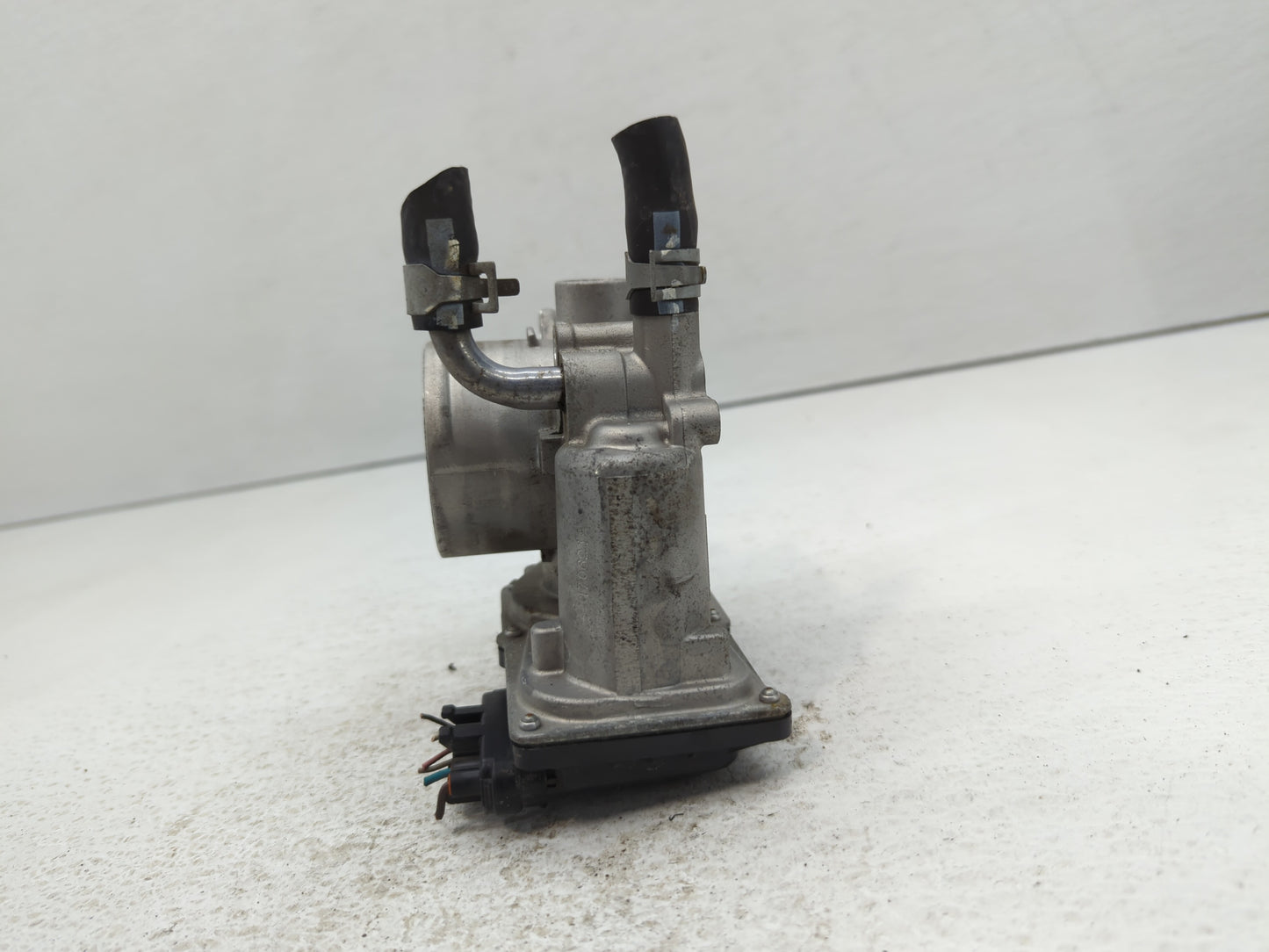 2012-2019 Kia Rio Throttle Body P/N:35100-2B300 Fits Fits 2012 2013 2014 2015 2016 2017 2018 2019 OEM Used Auto Parts - Oemu
