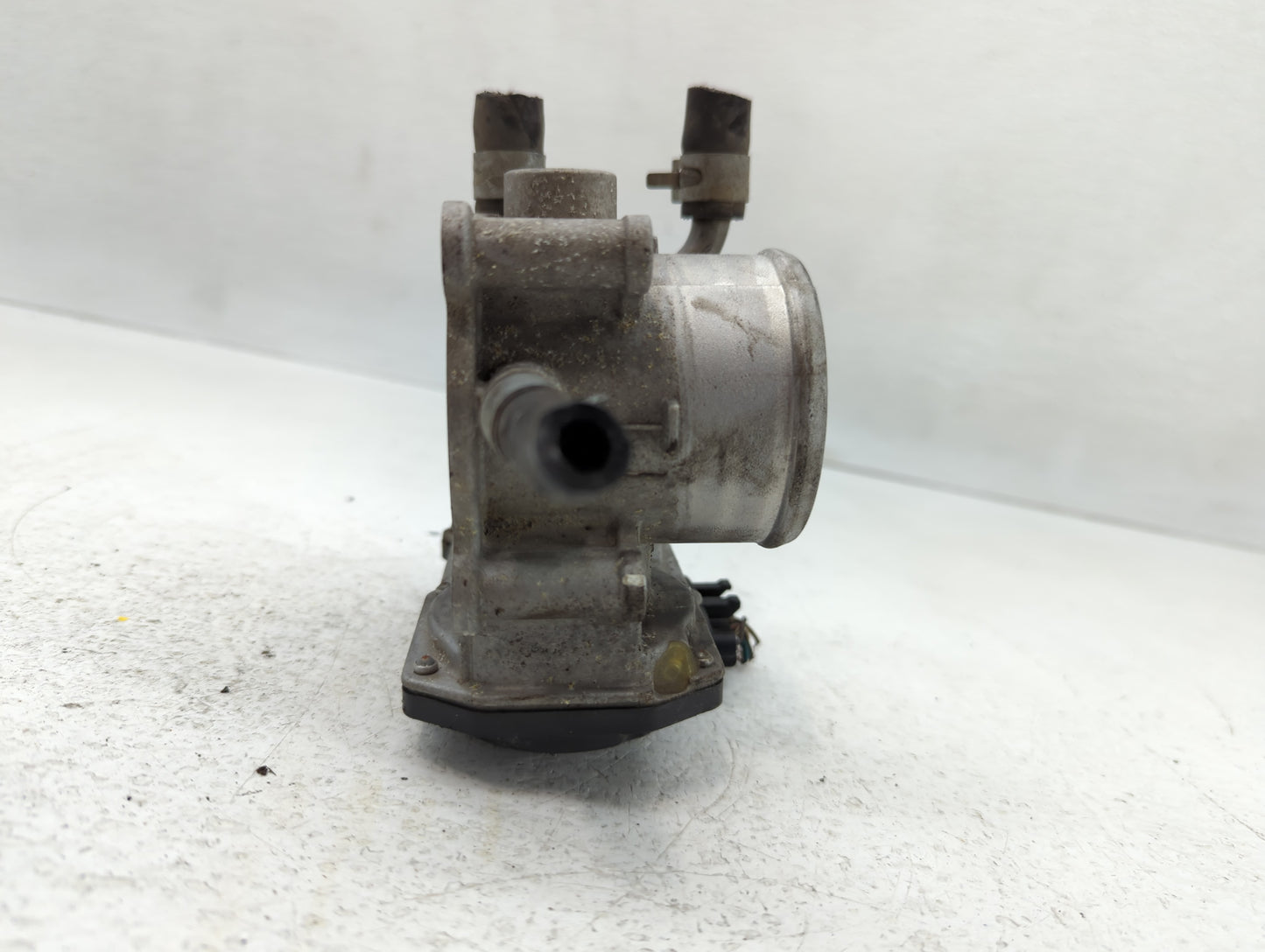 2012-2019 Kia Rio Throttle Body P/N:35100-2B300 Fits Fits 2012 2013 2014 2015 2016 2017 2018 2019 OEM Used Auto Parts - Oemu