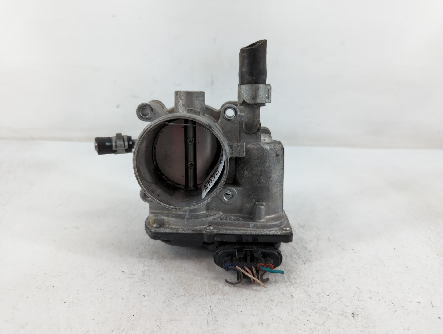 2012-2019 Kia Rio Throttle Body P/N:35100-2B300 Fits Fits 2012 2013 2014 2015 2016 2017 2018 2019 OEM Used Auto Parts - Oemu