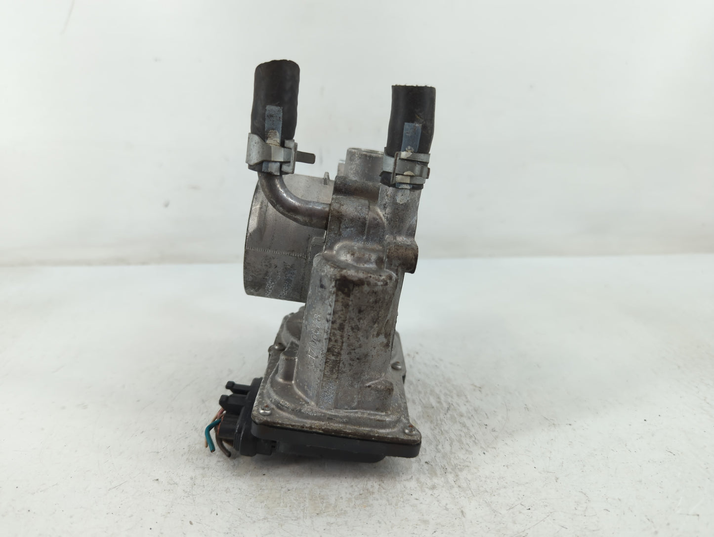 2012-2019 Kia Rio Throttle Body P/N:35100-2B300 Fits Fits 2012 2013 2014 2015 2016 2017 2018 2019 OEM Used Auto Parts - Oemu