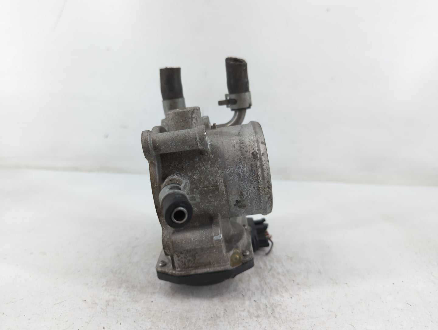 2012-2019 Kia Rio Throttle Body P/N:35100-2B300 Fits Fits 2012 2013 2014 2015 2016 2017 2018 2019 OEM Used Auto Parts - Oemu