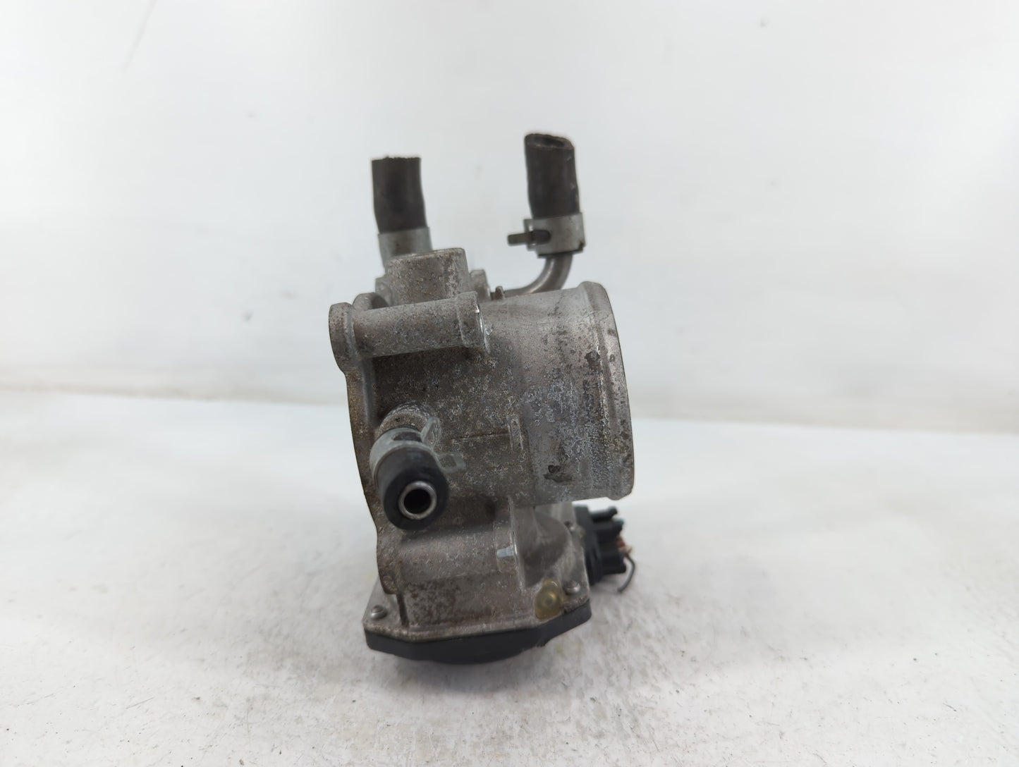 2012-2019 Kia Rio Throttle Body P/N:35100-2B300 Fits Fits 2012 2013 2014 2015 2016 2017 2018 2019 OEM Used Auto Parts - Oemu