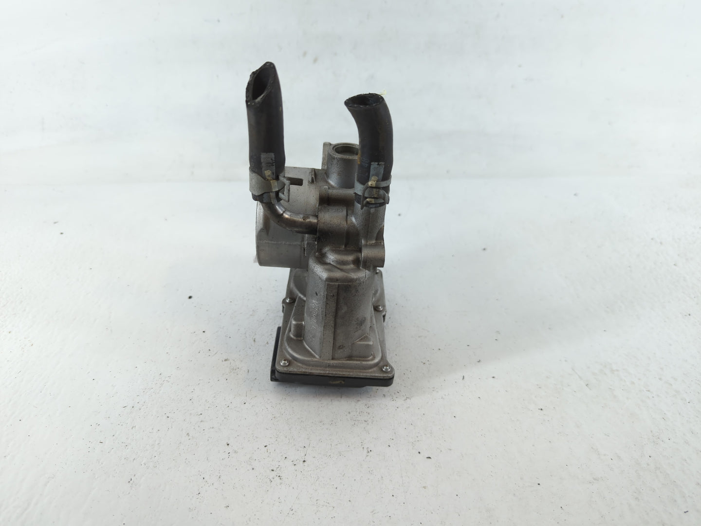 2012-2019 Kia Rio Throttle Body P/N:5304 06U09 35100-2B300 Fits Fits 2012 2013 2014 2015 2016 2017 2018 2019 OEM Used Auto P