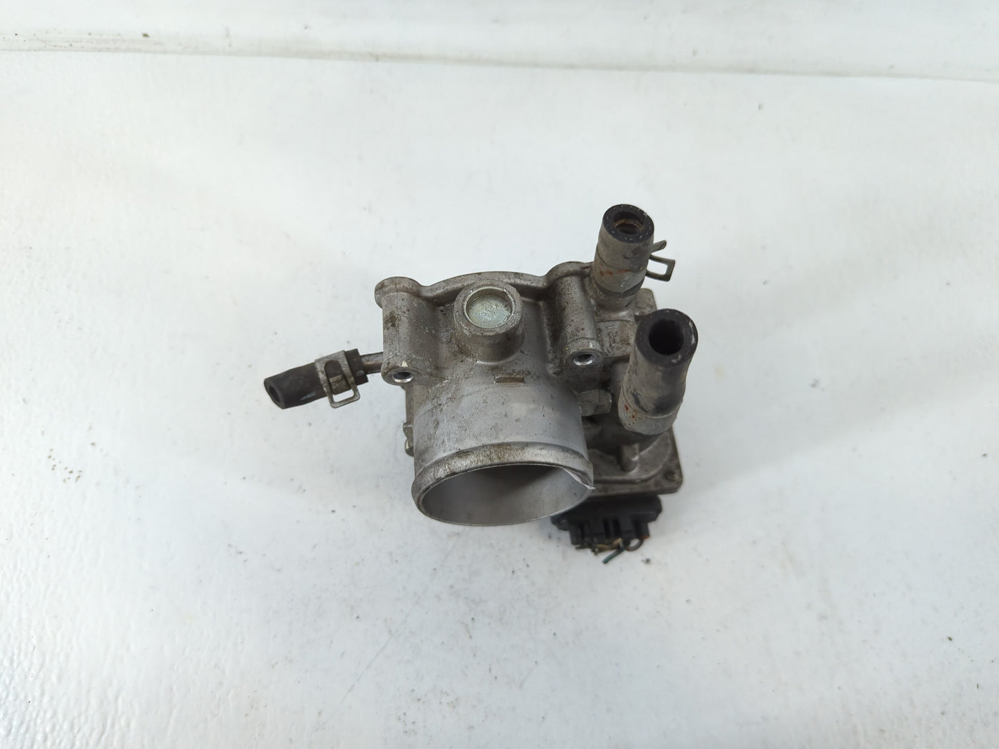 2012-2019 Kia Rio Throttle Body P/N:35100-2B300 Fits Fits 2012 2013 2014 2015 2016 2017 2018 2019 OEM Used Auto Parts - Oemu