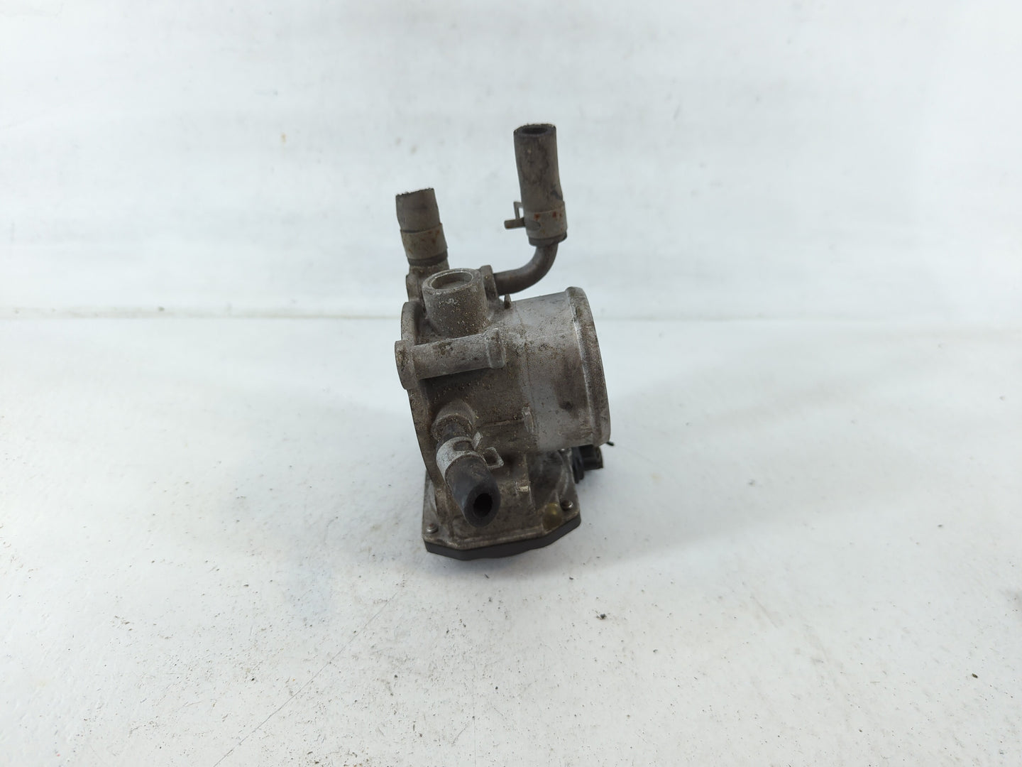 2012-2019 Kia Rio Throttle Body P/N:35100-2B300 Fits Fits 2012 2013 2014 2015 2016 2017 2018 2019 OEM Used Auto Parts - Oemu