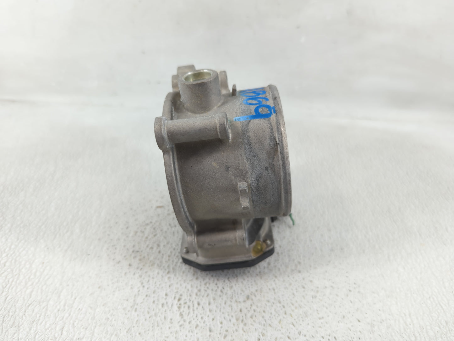 2015-2018 Kia Sedona Throttle Body P/N:35100-3CAA0 Fits Fits 2012 2013 2014 2015 2016 2017 2018 OEM Used Auto Parts - Oemuse