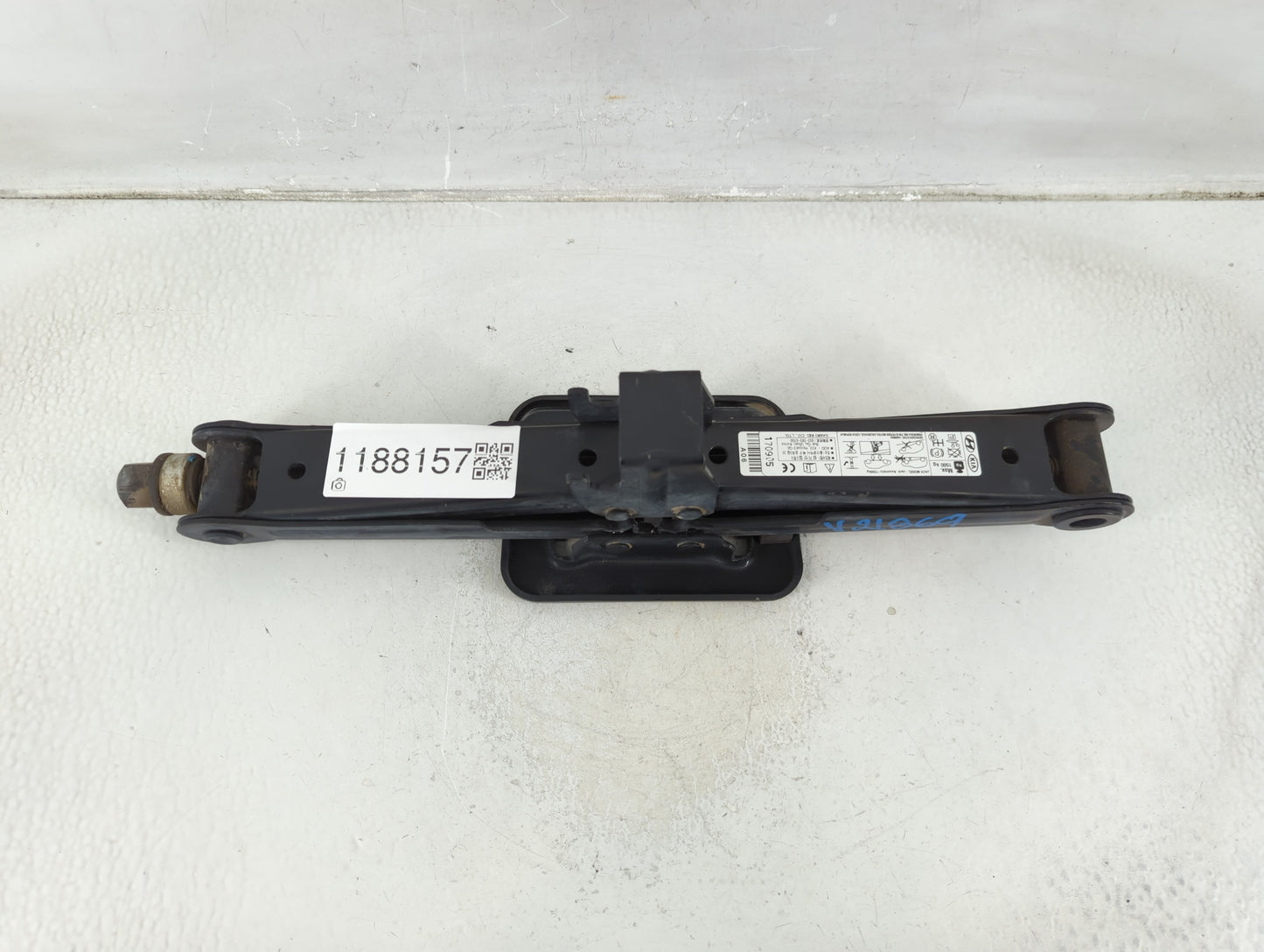 2018 Kia Sedona Spare Scissor Car Jack - Oemusedautoparts1.com