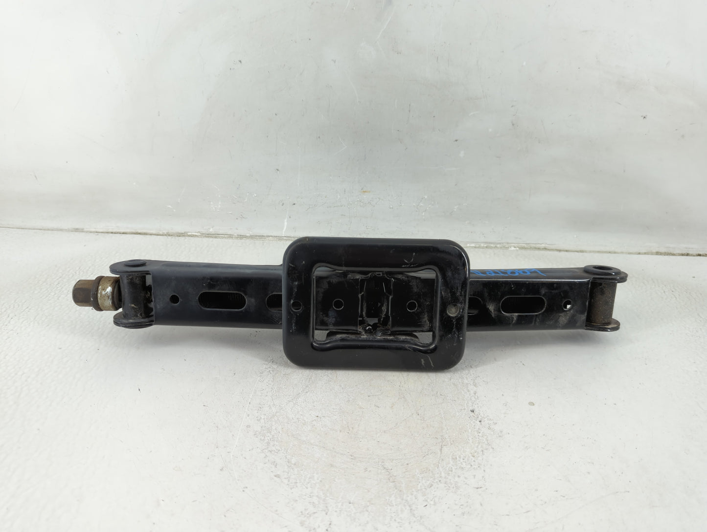 2018 Kia Sedona Spare Scissor Car Jack - Oemusedautoparts1.com