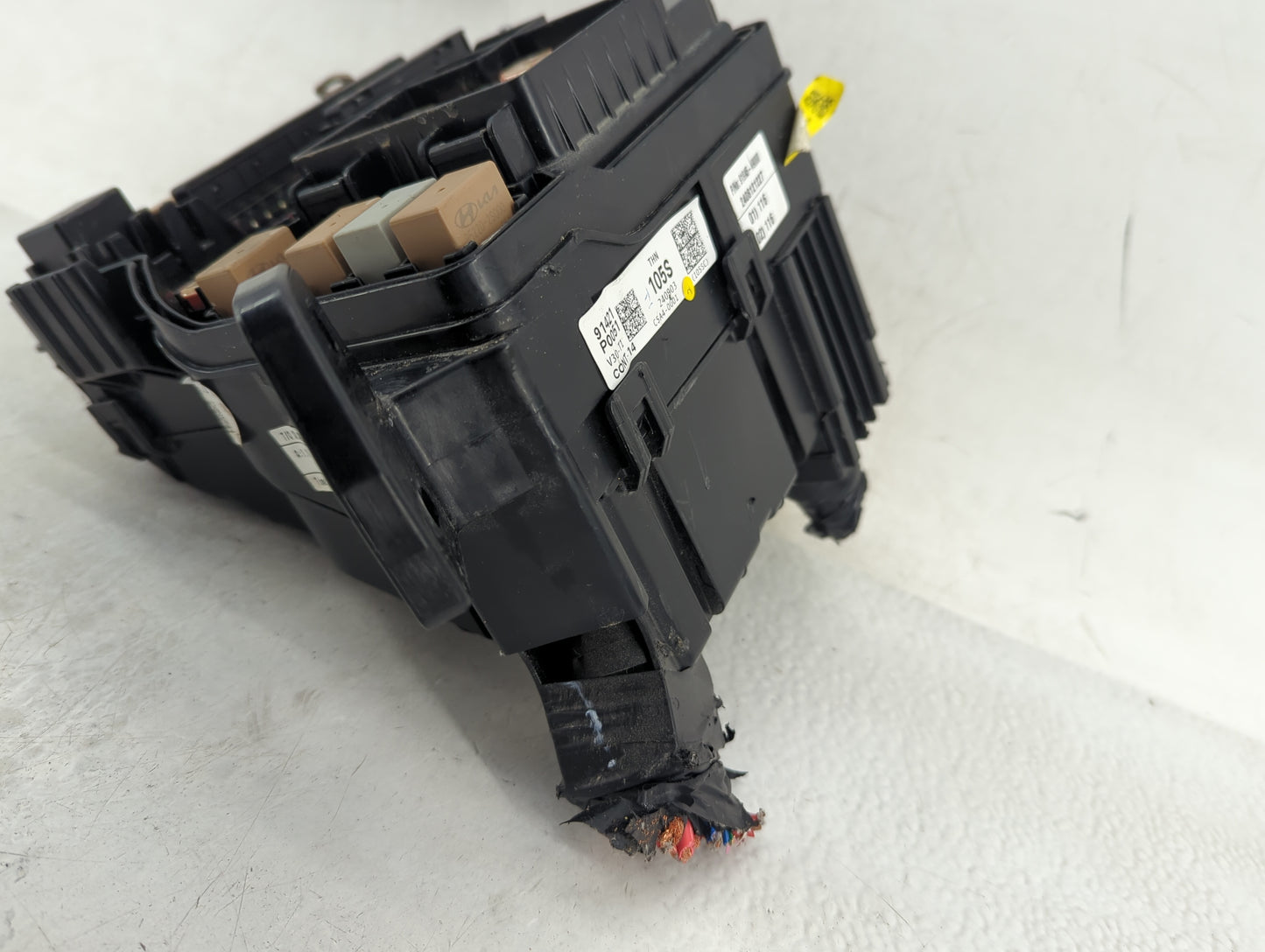 2015-2018 Kia Sedona Fusebox Fuse Box Panel Relay Module Fits Fits 2015 2016 2017 2018 OEM Used Auto Parts - Oemusedautopart
