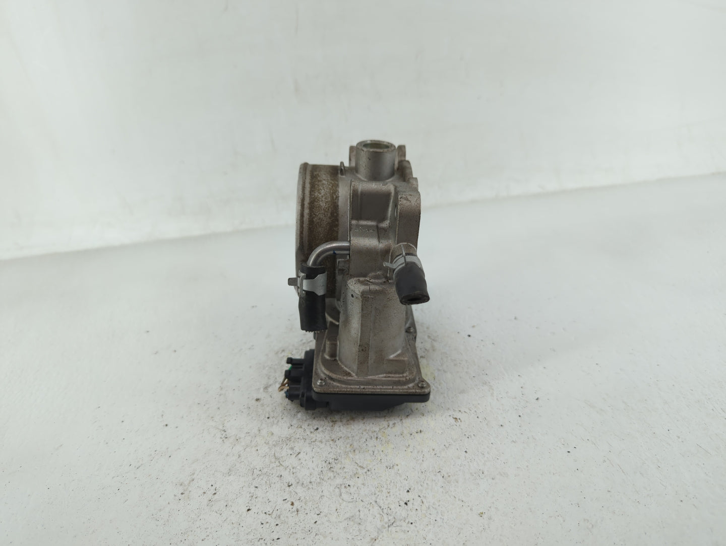 2015-2018 Kia Sedona Throttle Body P/N:35100-3CAA0 Fits Fits 2012 2013 2014 2015 2016 2017 2018 OEM Used Auto Parts - Oemuse