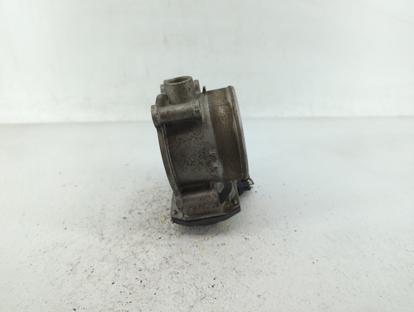 2015-2018 Kia Sedona Throttle Body P/N:35100-3CAA0 Fits Fits 2012 2013 2014 2015 2016 2017 2018 OEM Used Auto Parts - Oemuse