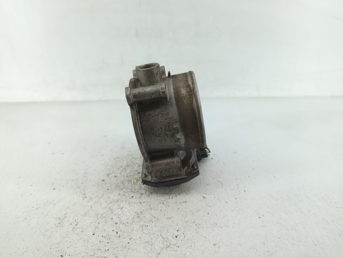 2015-2018 Kia Sedona Throttle Body P/N:35100-3CAA0 Fits Fits 2012 2013 2014 2015 2016 2017 2018 OEM Used Auto Parts - Oemuse