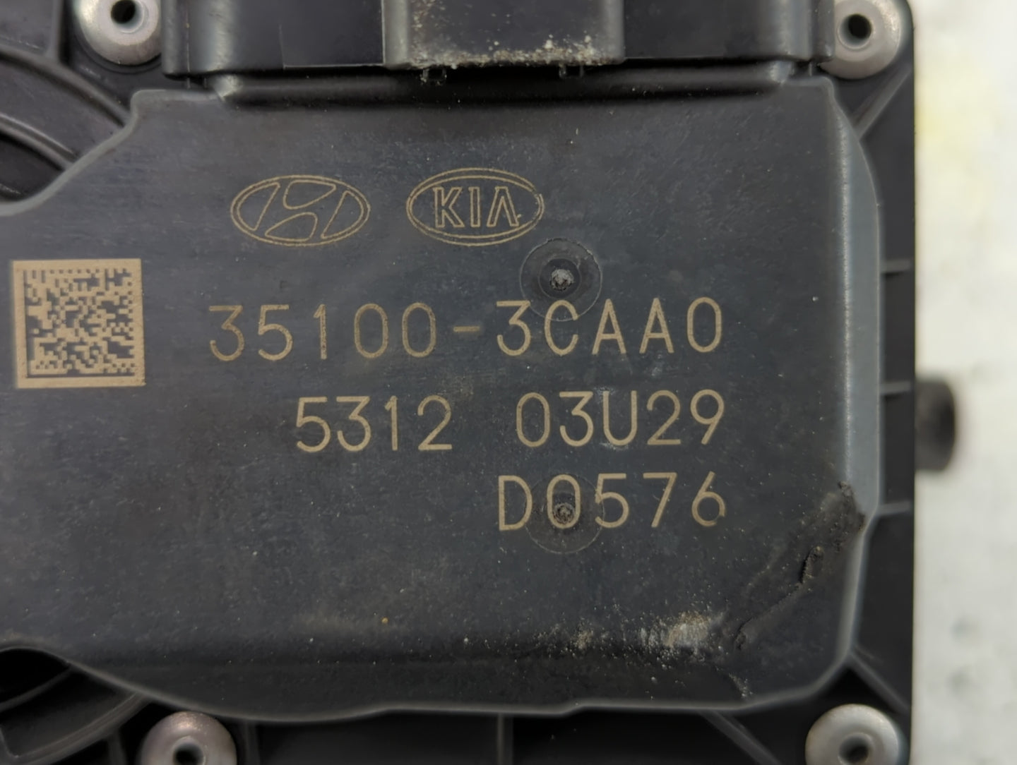 2015-2018 Kia Sedona Throttle Body P/N:35100-3CAA0 Fits Fits 2012 2013 2014 2015 2016 2017 2018 OEM Used Auto Parts - Oemuse
