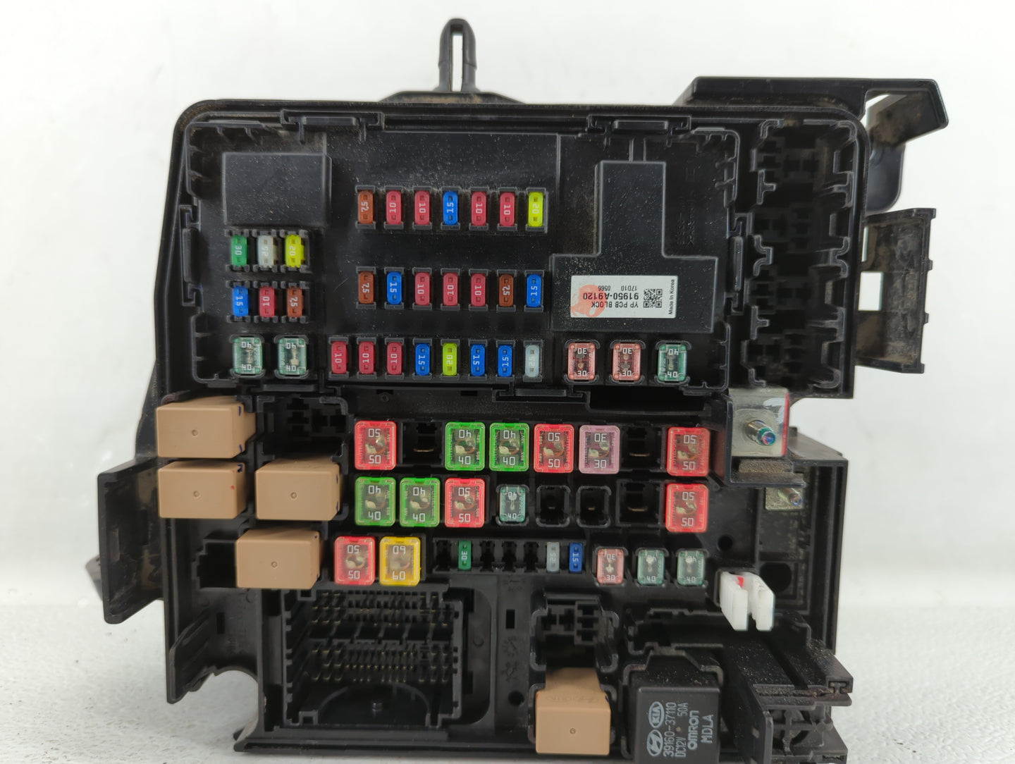2015-2018 Kia Sedona Fusebox Fuse Box Panel Relay Module P/N:91219-A9332 Fits Fits 2015 2016 2017 2018 OEM Used Auto Parts -