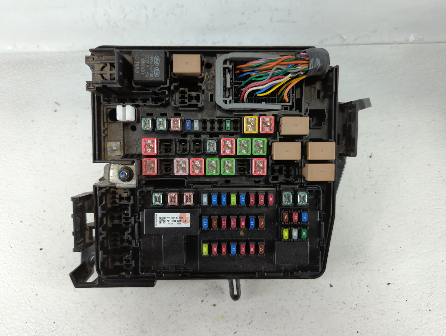 2015-2018 Kia Sedona Fusebox Fuse Box Panel Relay Module P/N:91219 A9332 Fits Fits 2015 2016 2017 2018 OEM Used Auto Parts -