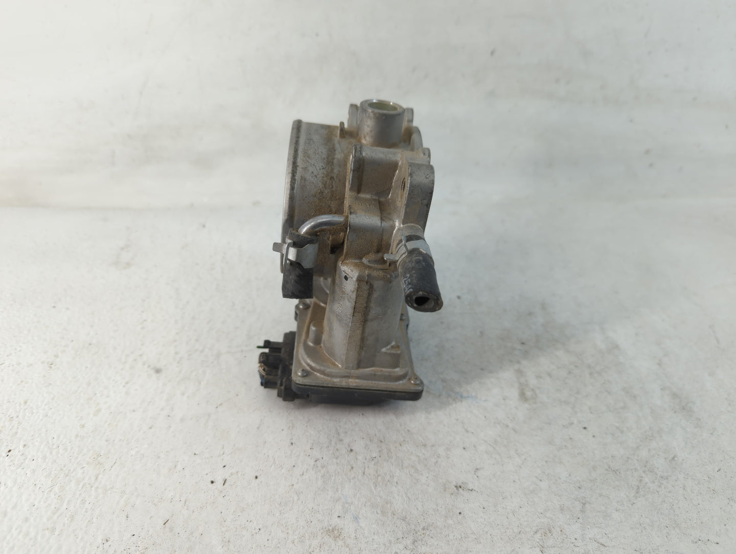2015-2018 Kia Sedona Throttle Body P/N:35100-3CAA Fits Fits 2012 2013 2014 2015 2016 2017 2018 OEM Used Auto Parts - Oemused
