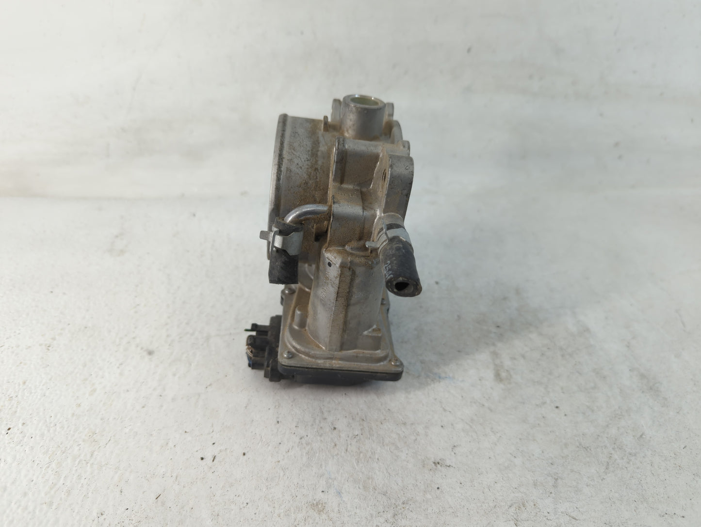 2015-2018 Kia Sedona Throttle Body P/N:35100-3CAA Fits Fits 2012 2013 2014 2015 2016 2017 2018 OEM Used Auto Parts - Oemused