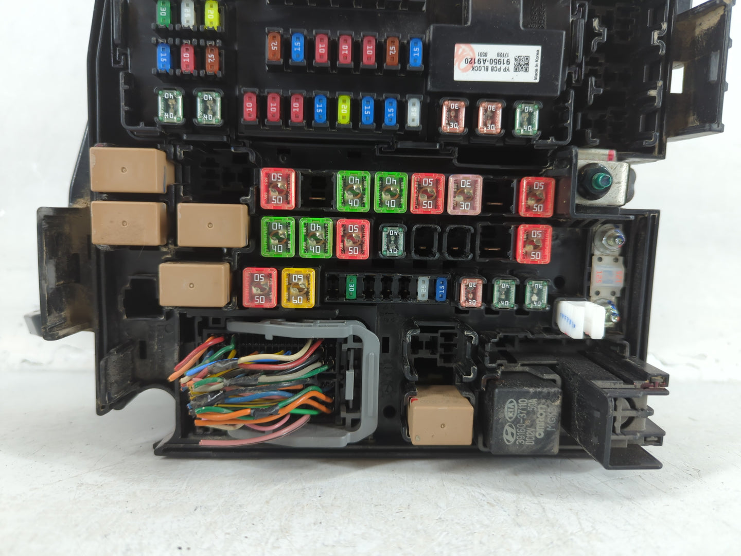 2015-2018 Kia Sedona Fusebox Fuse Box Panel Relay Module P/N:H72303B 91218 A9102 Fits Fits 2015 2016 2017 2018 OEM Used Auto