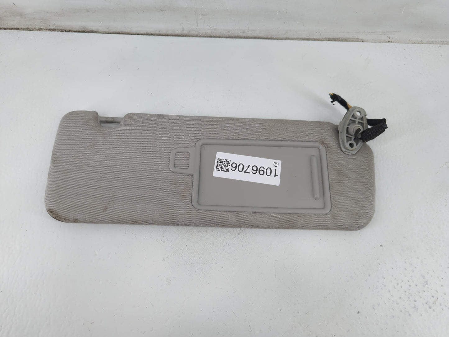 2016-2020 Kia Sorento Sun Visor Shade Replacement Passenger Right Mirror Fits Fits 2016 2017 2018 2019 2020 OEM Used Auto Pa