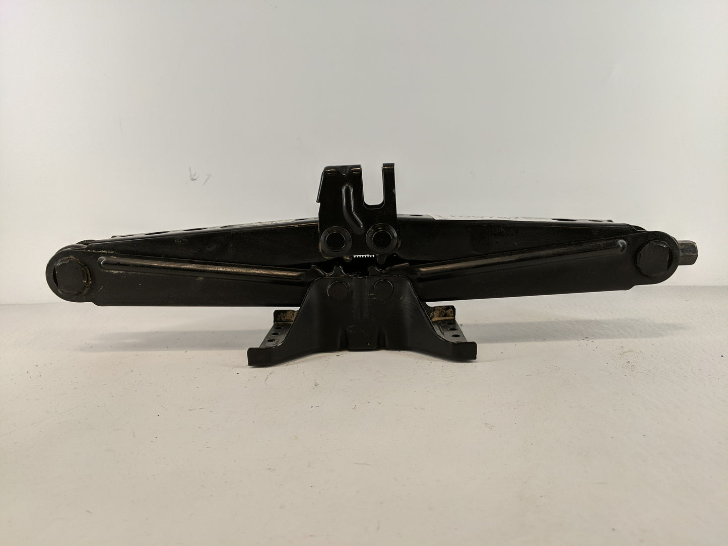 2018 Kia Sorento Spare Scissor Car Jack - Oemusedautoparts1.com