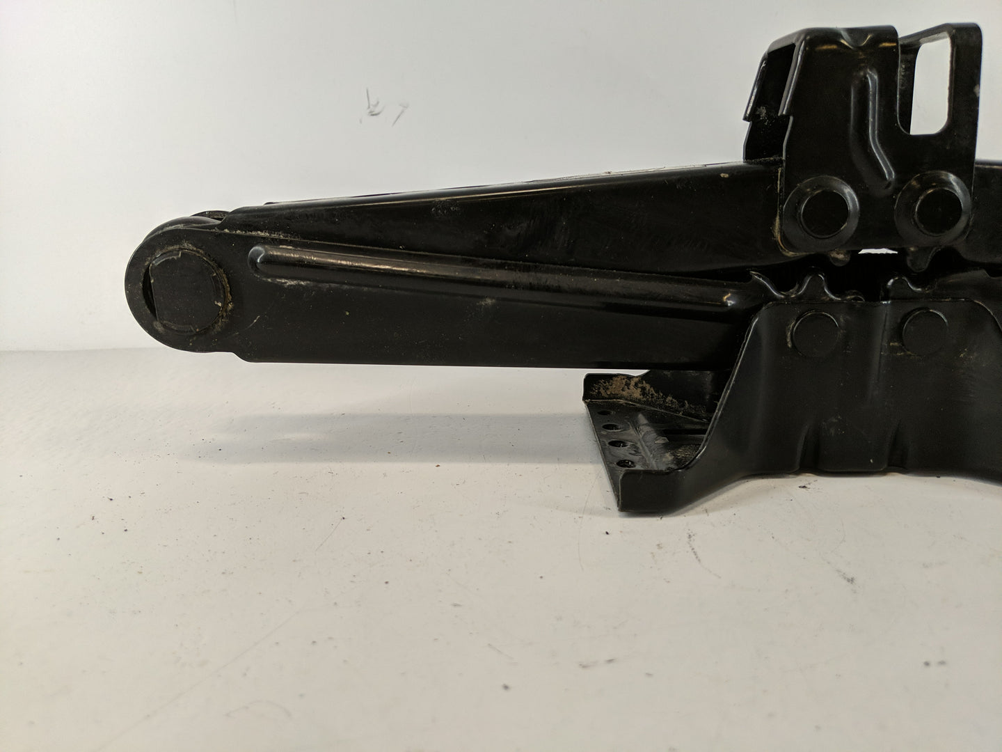 2018 Kia Sorento Spare Scissor Car Jack - Oemusedautoparts1.com