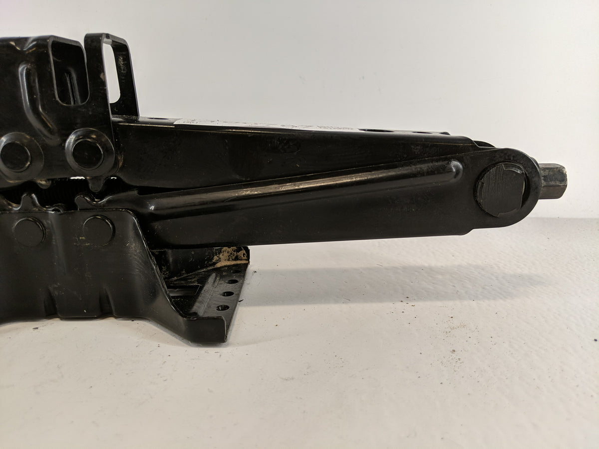 2018 Kia Sorento Spare Scissor Car Jack - Oemusedautoparts1.com