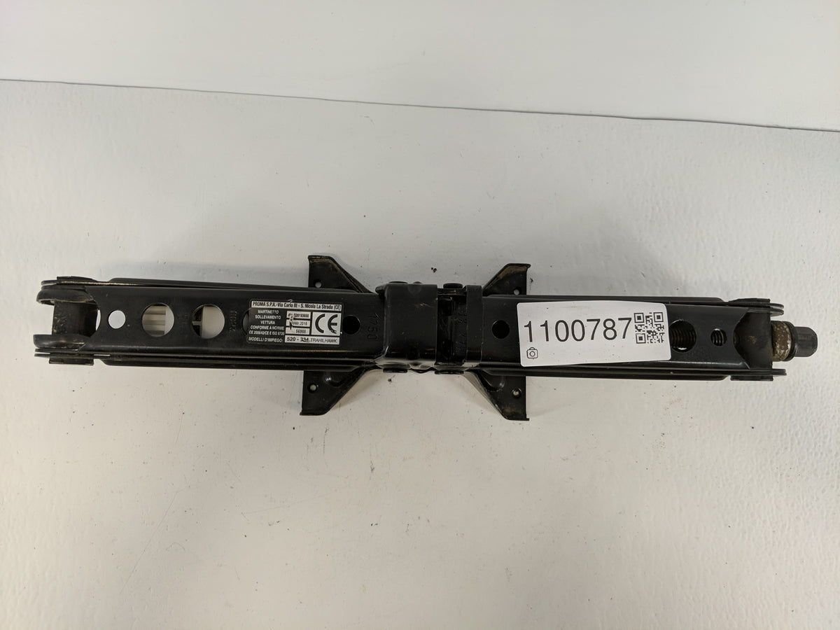 2018 Kia Sorento Spare Scissor Car Jack - Oemusedautoparts1.com