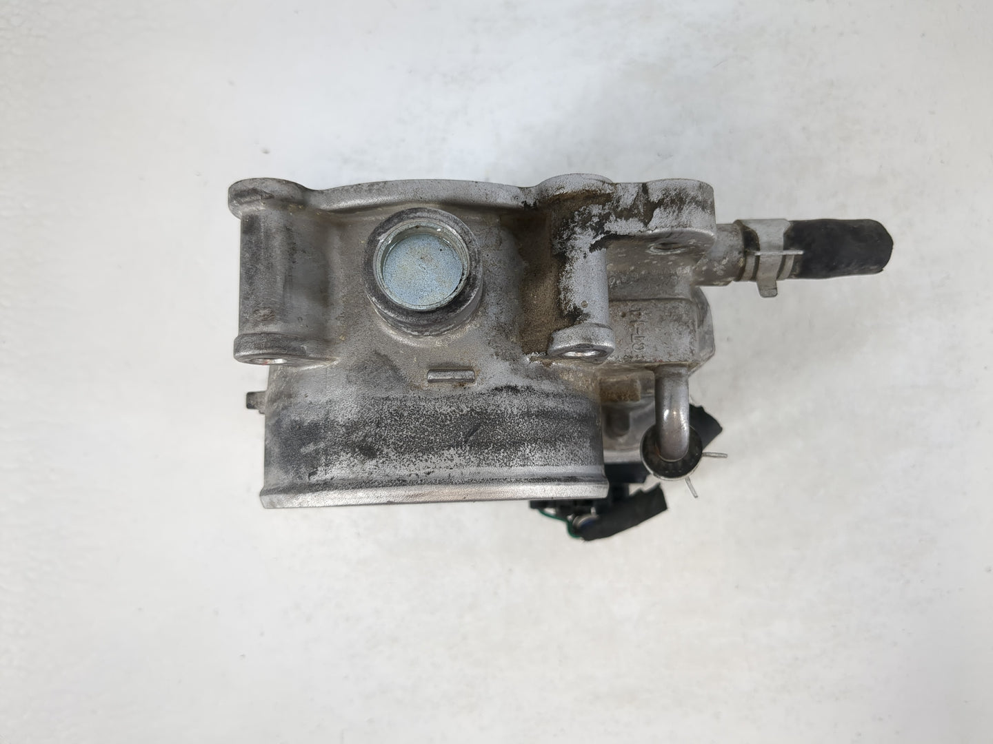2014-2018 Kia Sorento Throttle Body P/N:35100-3CAA0 Fits Fits 2012 2013 2014 2015 2016 2017 2018 OEM Used Auto Parts - Oemus